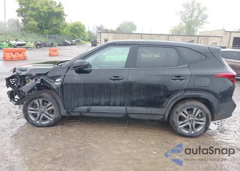 2023 Kia Seltos Lx z USA, uszkodzony, nr VIN KNDEPCAA4P7374462